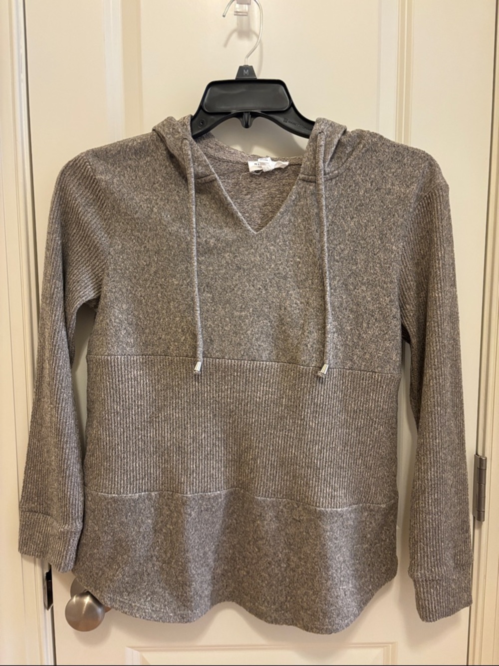 Women’s Hooded Pullover Sweatshirt - Heather Gray